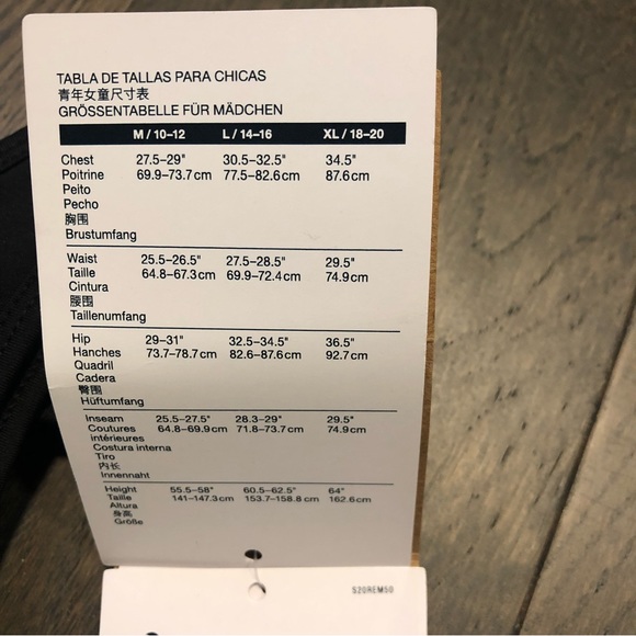 NWT. The North Face Girls Bralette Sports Bra. Black/White Sz Medium (10/12) - Picture 11 of 11